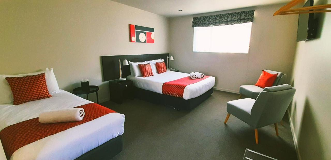 Palms Motel 4*
