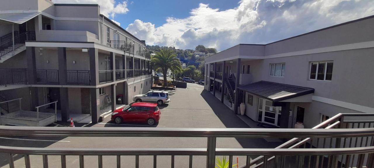 Palms Motel